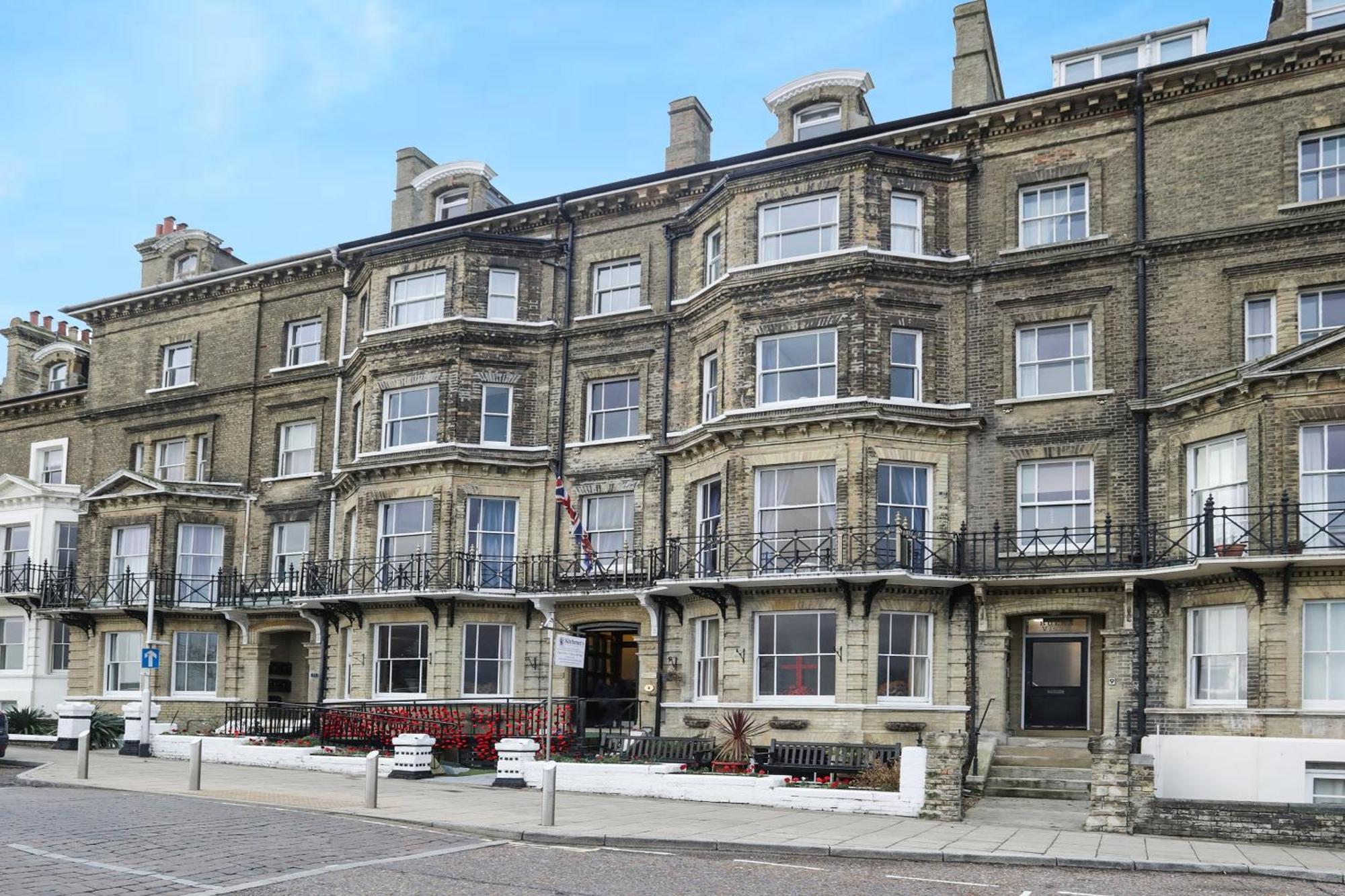 Oyo Lord Kitcheners Guest House Lowestoft Extérieur photo